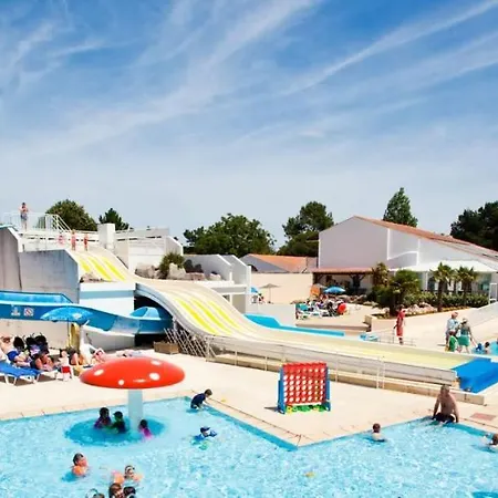 Jean De Monts: Comfort With Pool Holiday home *