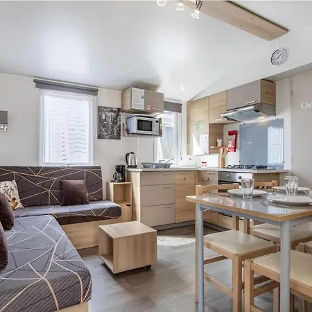 Holiday home Jean De Monts: Comfort With Pool Saint-Jean-de-Monts